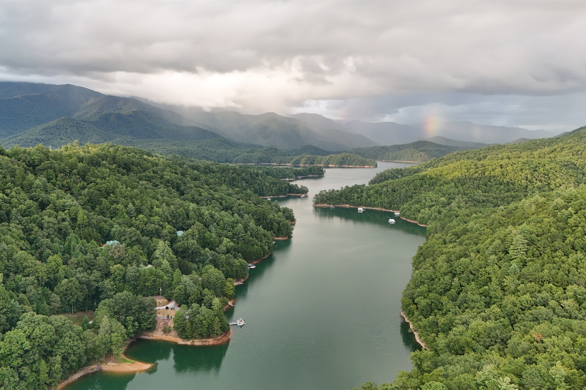 Stunning Views: Bask in breathtaking mountain and lake views that inspire adventure!