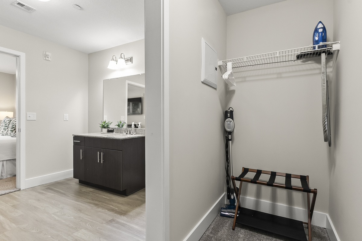 King Bathroom 2