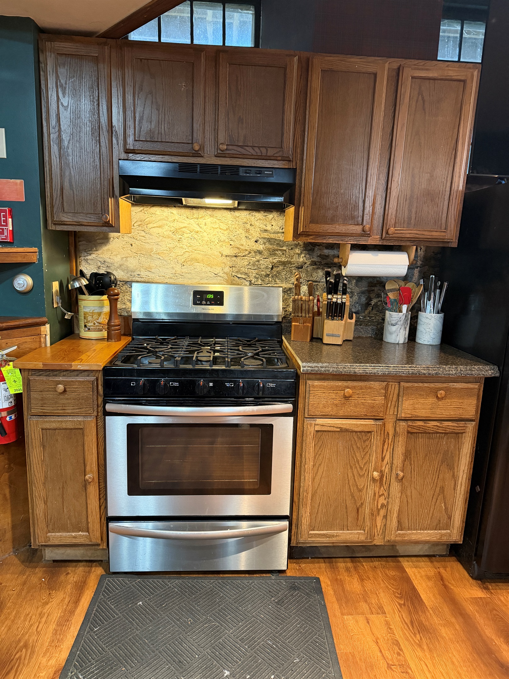 The kitchen is fully equipped to prepare a meal for your crew.