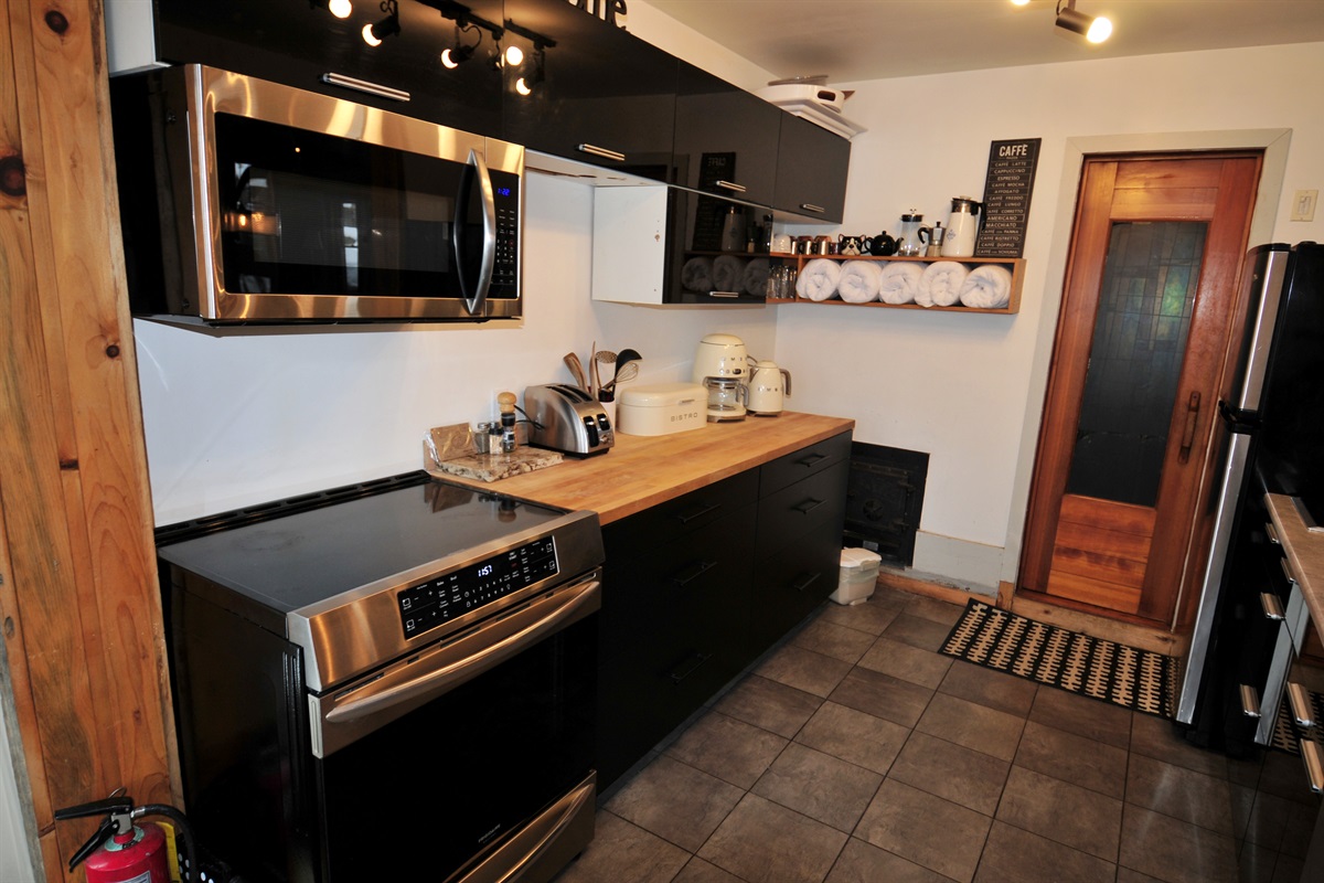 Kitchen layout with induction stove and counter