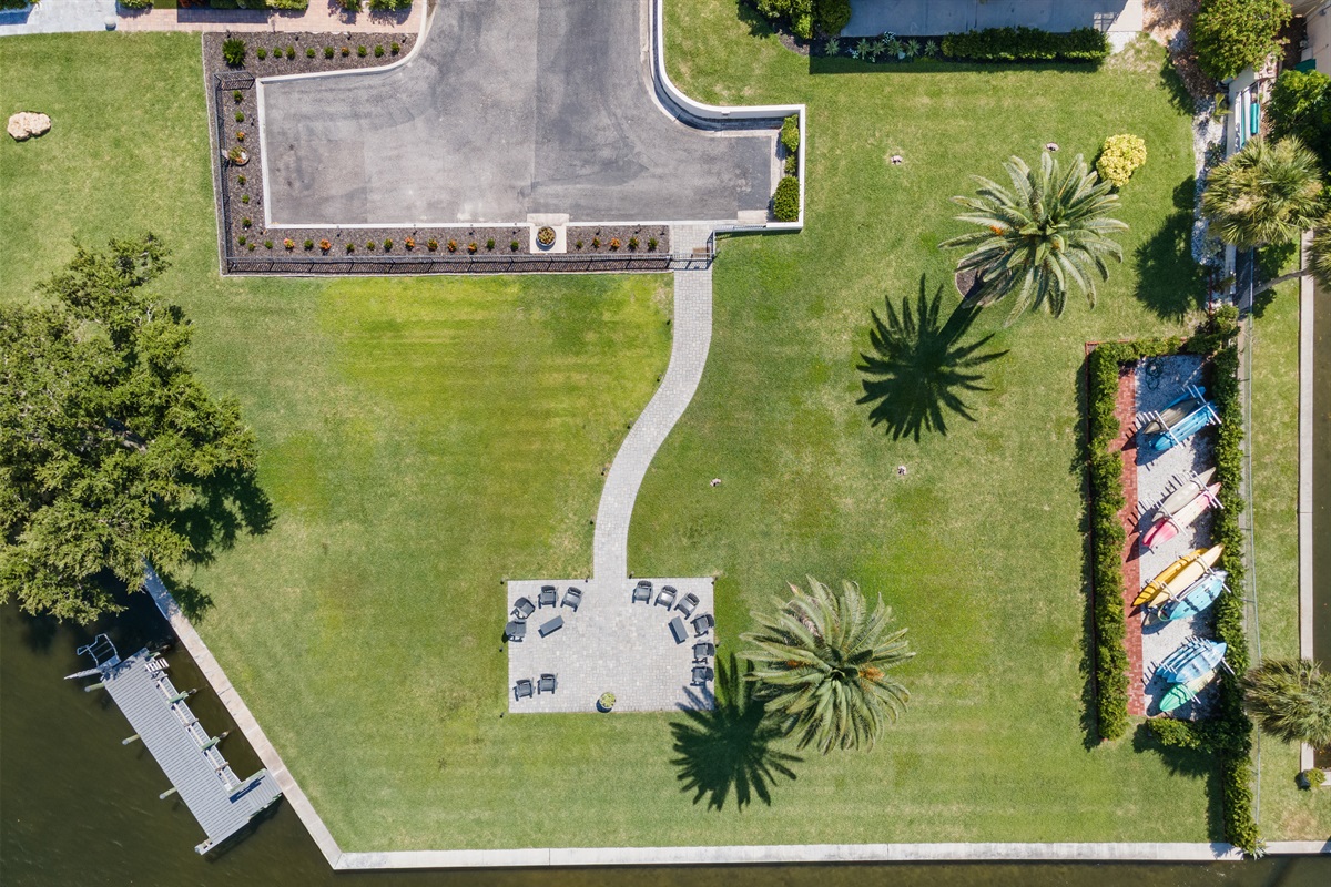 Provincial Garden Bay Seating