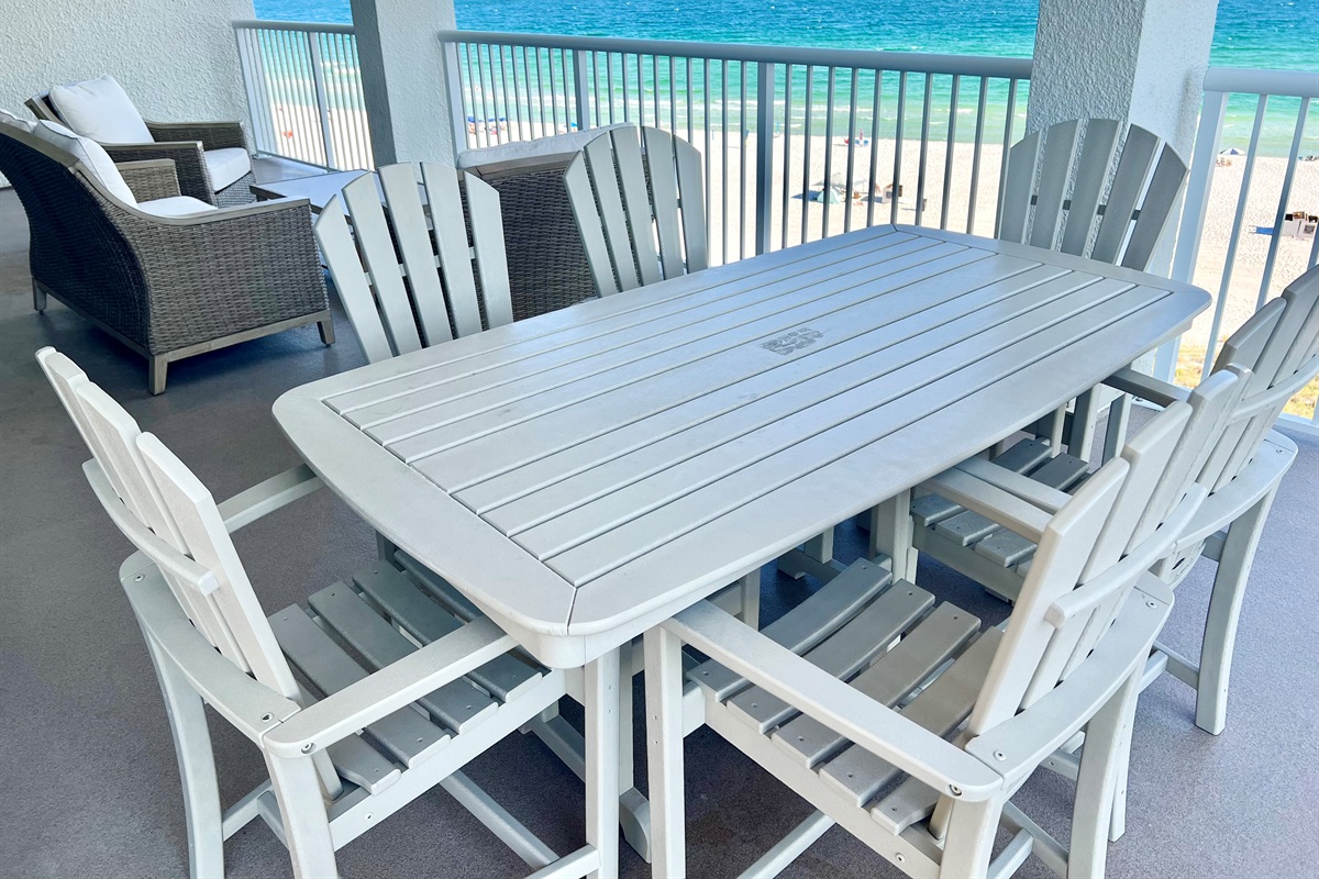 We love our spacious, covered patios at Summer House and provide amazing patio furnishings to enjoy the views and sea breeze. 