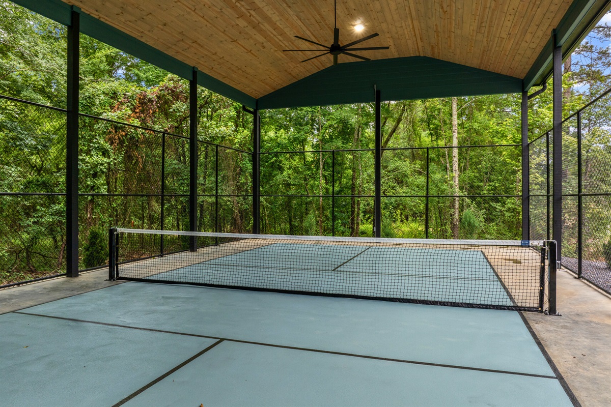 This spacious, covered court with high ceilings guarantees a fantastic game experience.
