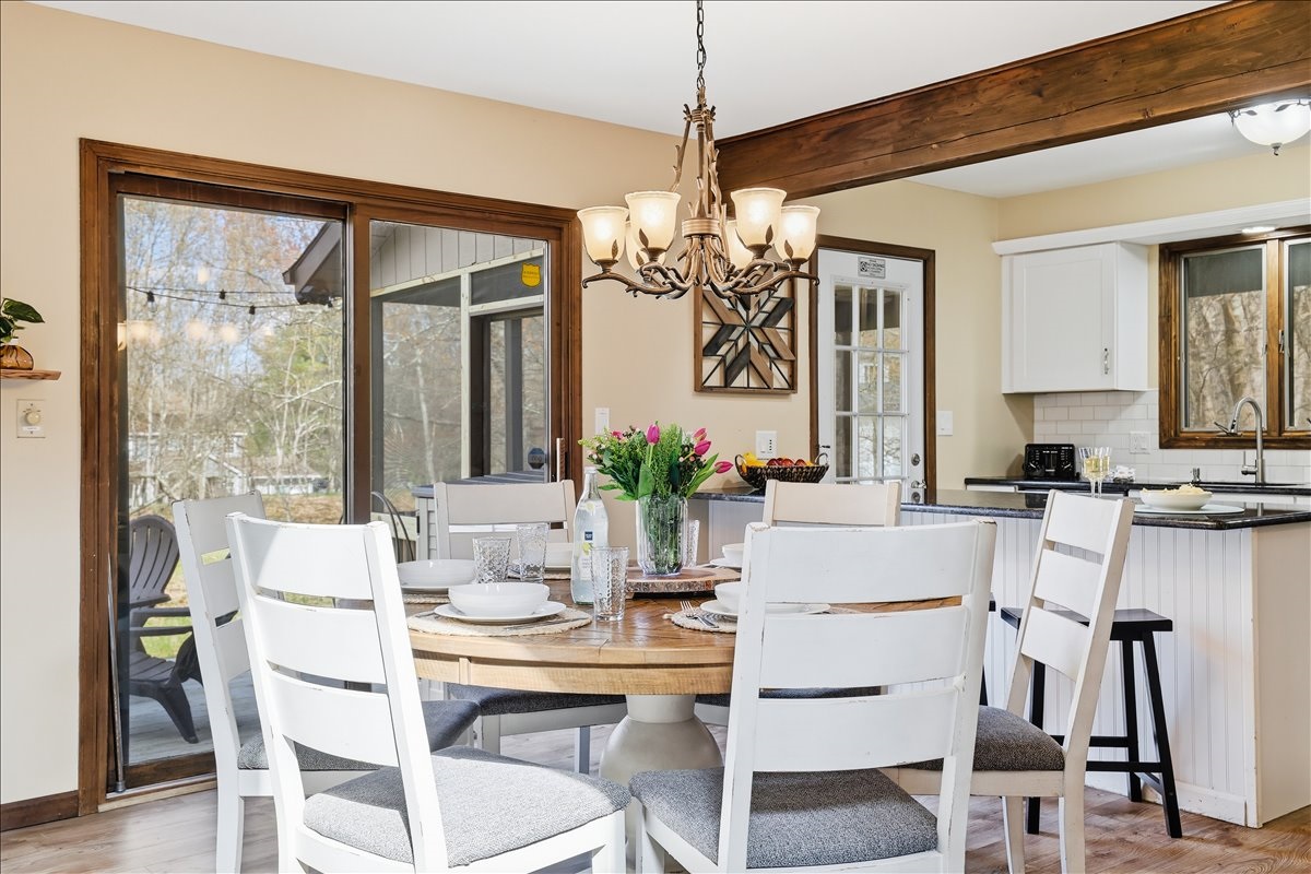 Share meals, stories and memories around the farmhouse table, perfectly positioned between the kitchen and deck 