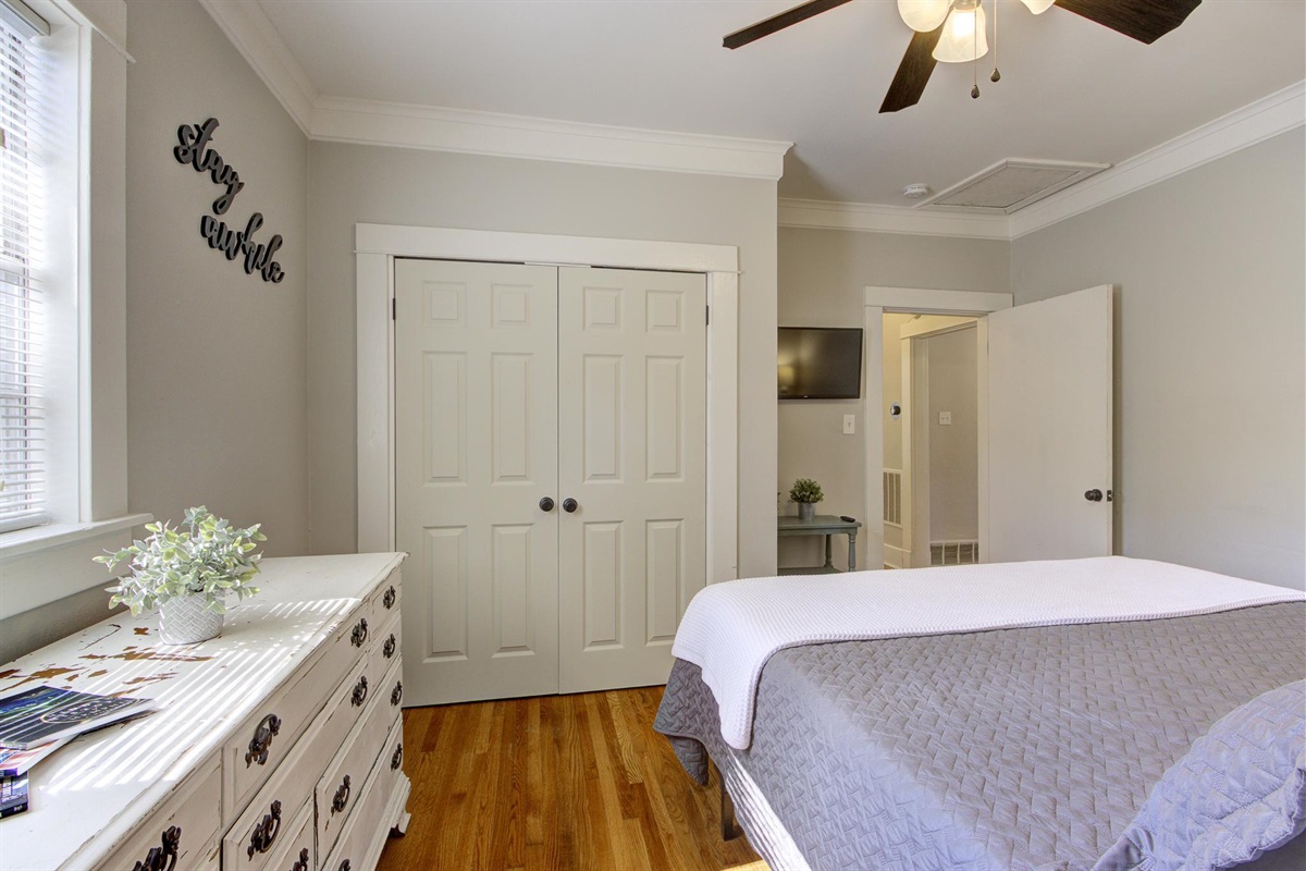 Bedroom #1: King Bed, TV, Jack-and-Jill bathroom shared with Bedroom #2