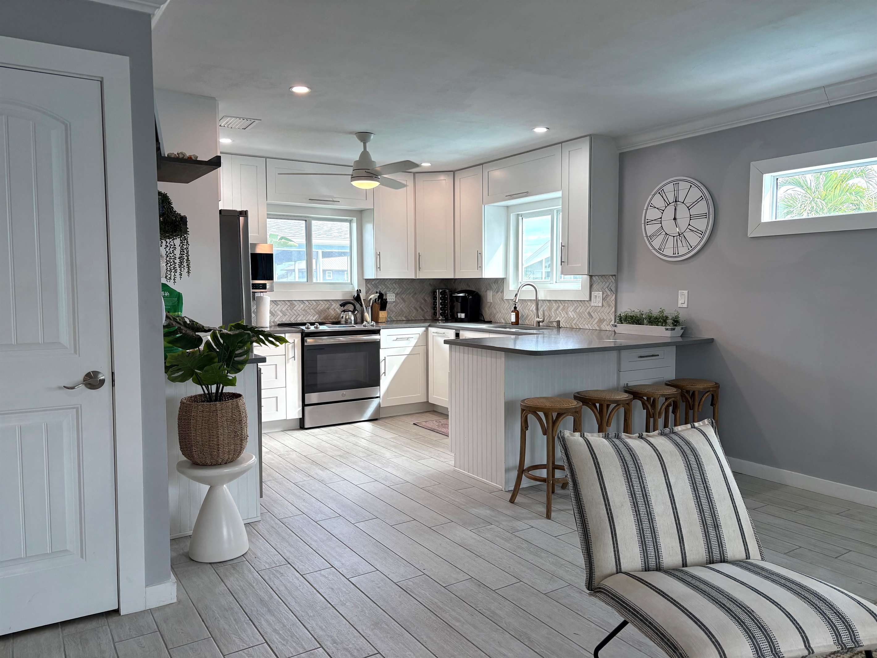 Vista (upper unit) Kitchen Alt View