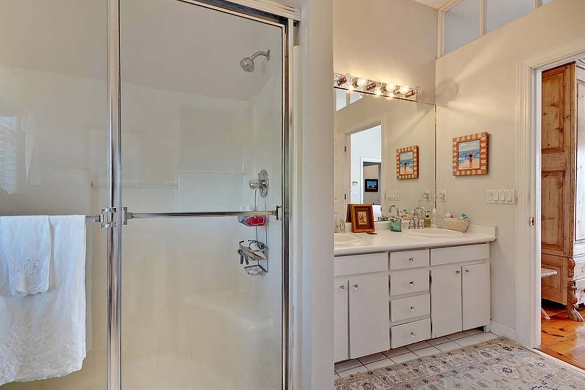 Master Bathroom (Full Ensuite)