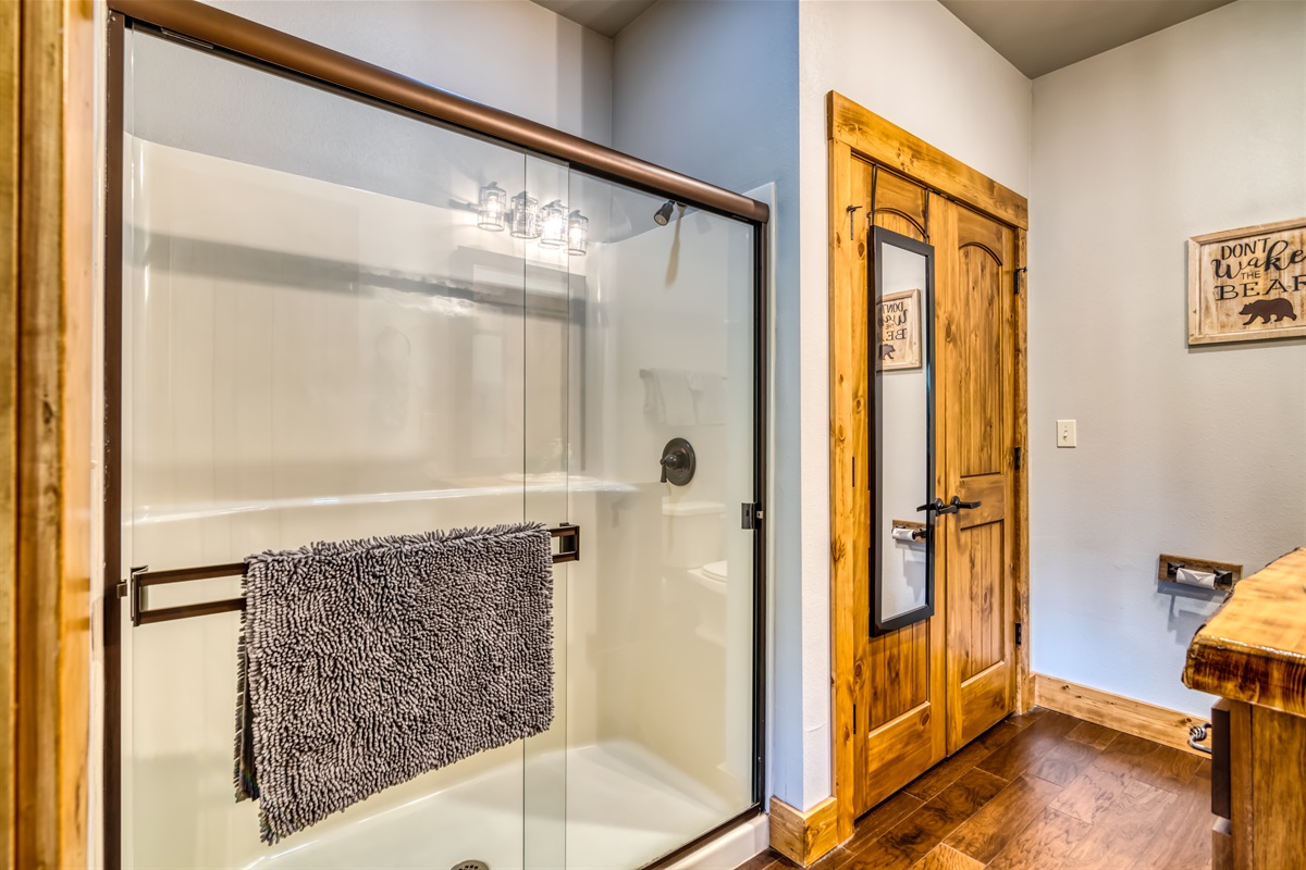 Six spacious bathrooms