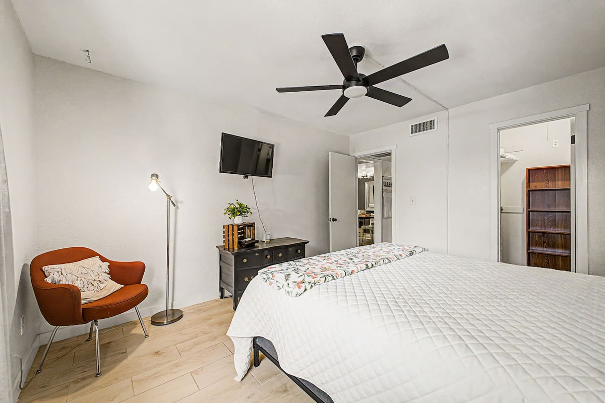 Paradise Pkwy Getaway in Phoenix + Pool — Paradise Pkwy Getaway in Phoenix + Pool, Phoenix, Arizona — photo 19