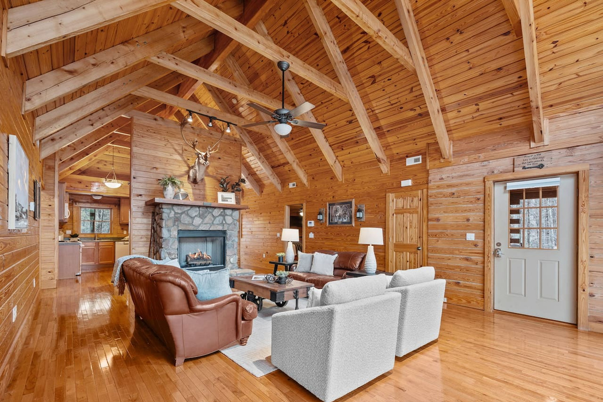 Entering the Caribou Lodge - spacious