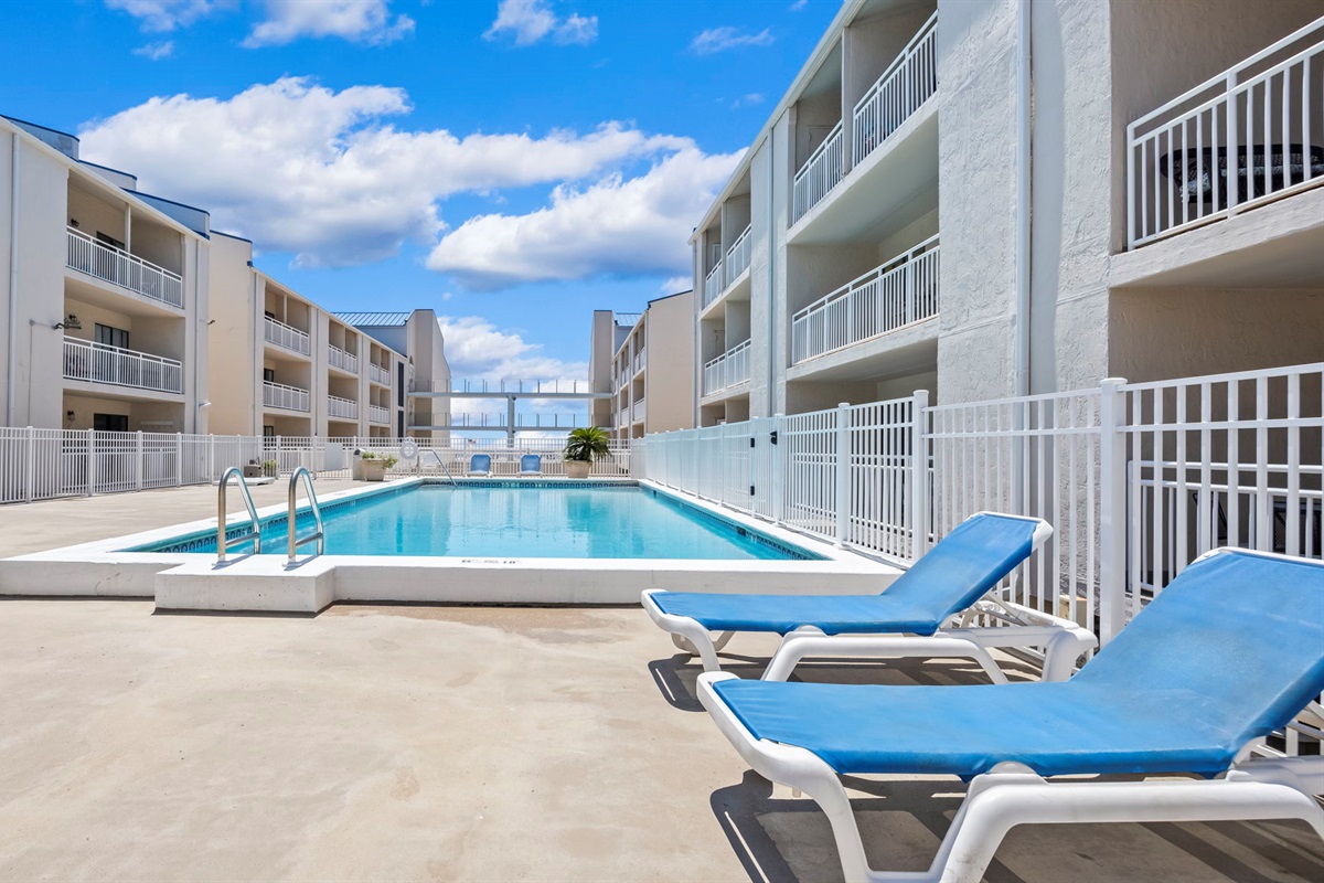 1st floor pool