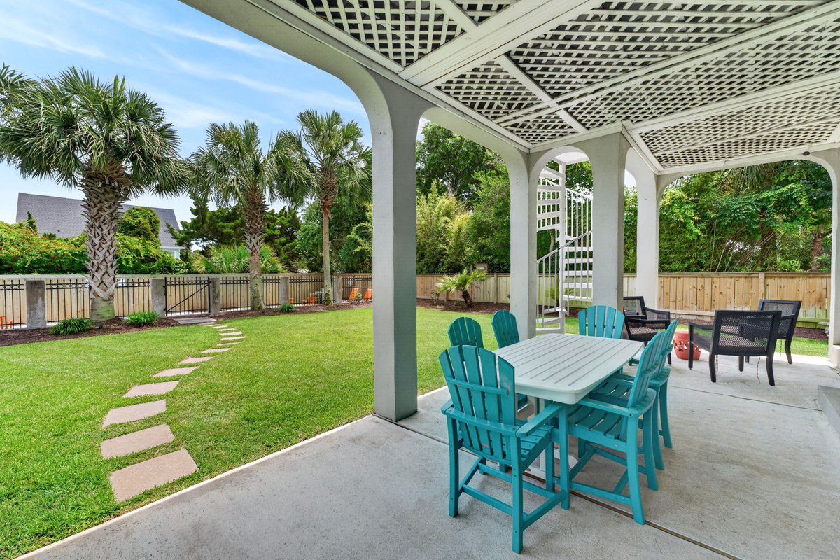 Backyard | Twin Palms | 914 Carolina Blvd | Isle of Palms, SC | IOP Escapes