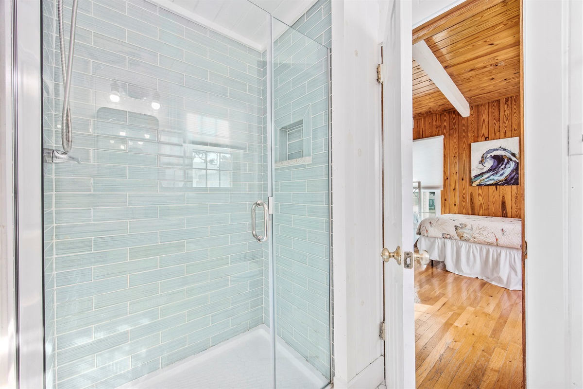 3rd Bathroom -- Jack-n-Jill shared with King & Twin Bedrooms