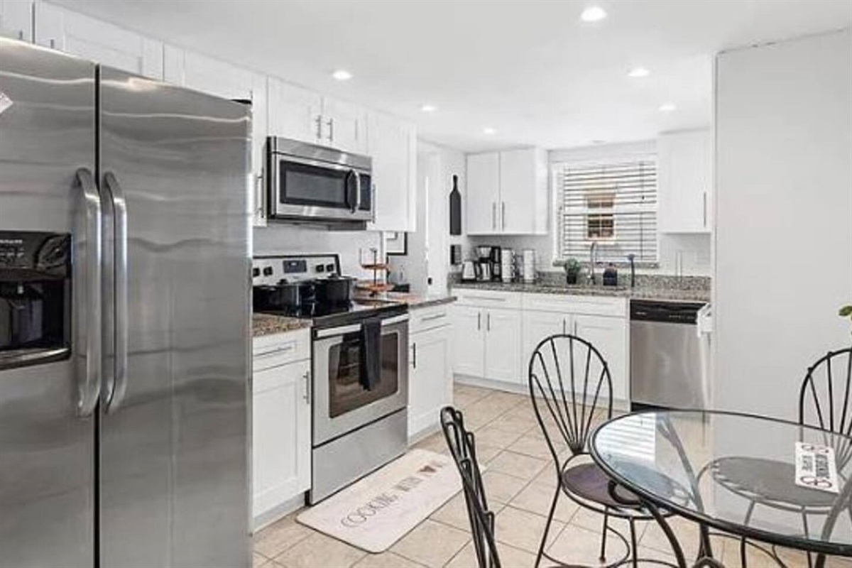 A well-equipped kitchen awaits you, with everything you need to prepare a delicious meal for the entire group!