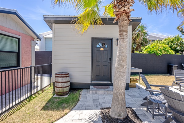 Pool house with 1/2 bathroom