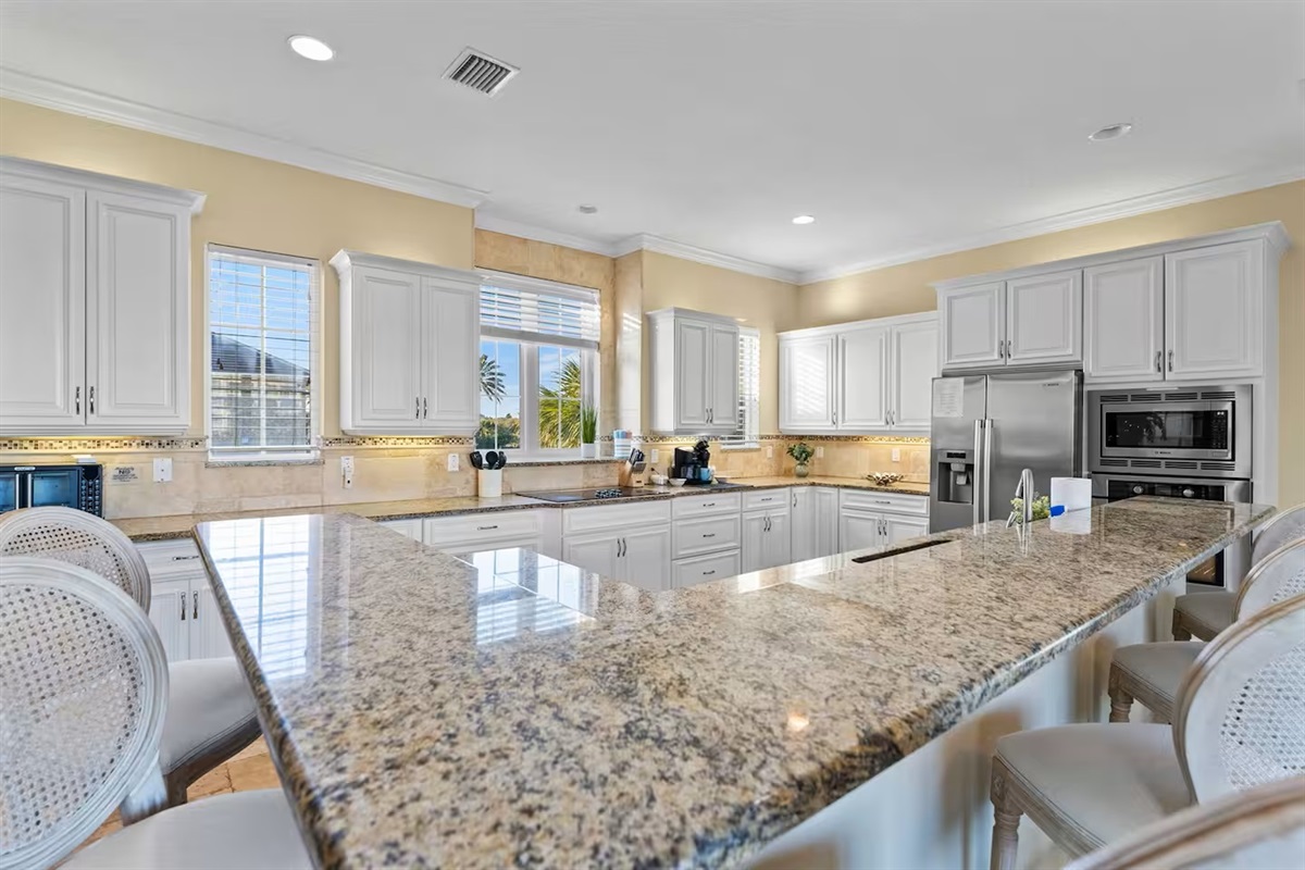 A chef-friendly kitchen designed for gatherings 🍽️
Expansive granite countertops, modern appliances, and plenty of seating make this the heart of the home for meals, snacks, and memorable moments.
