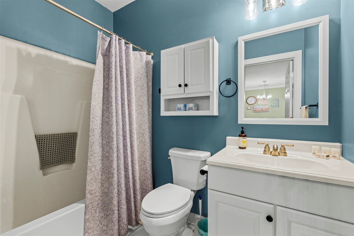 2nd or hall bath with tub/shower