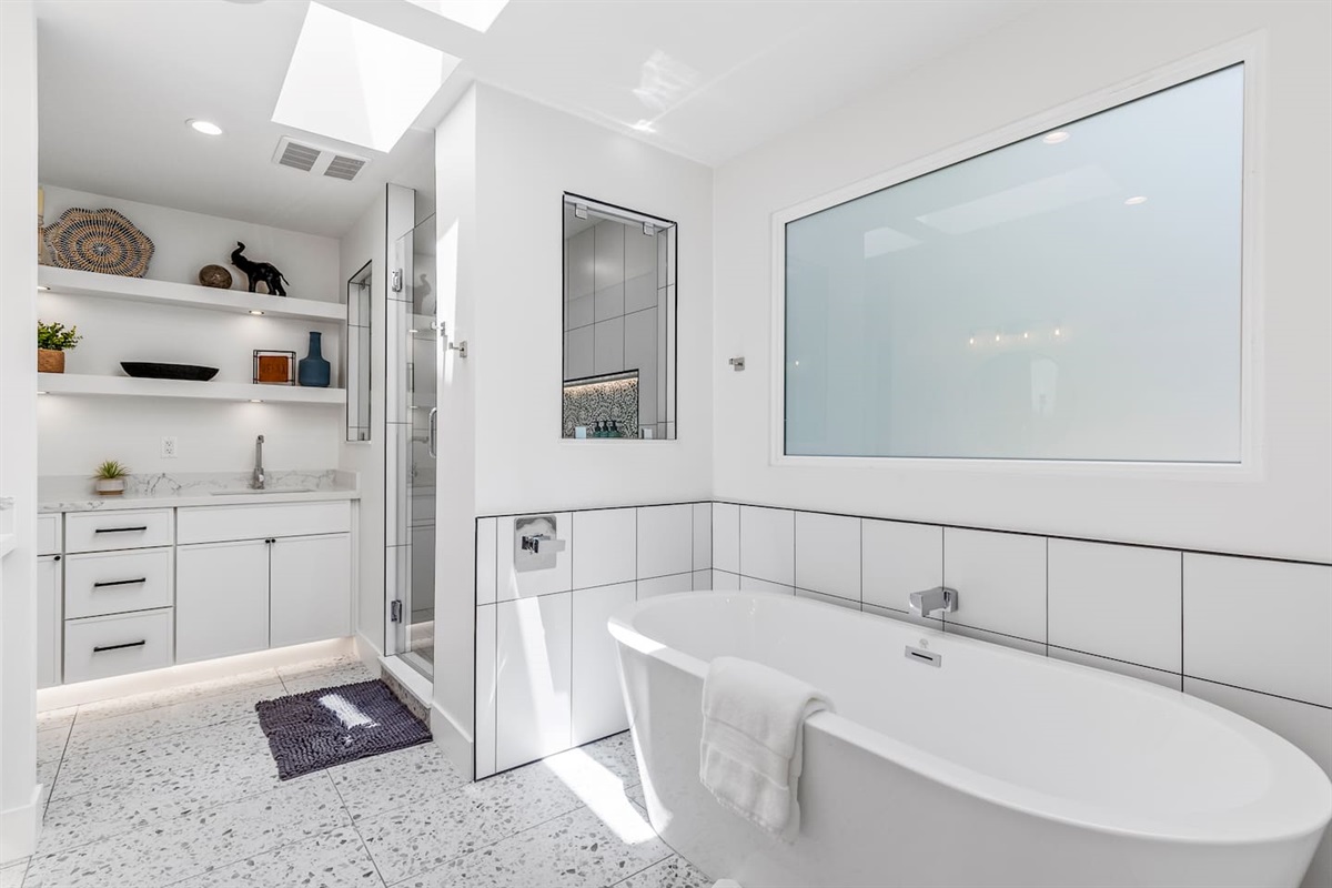 Separate Tub and Shower