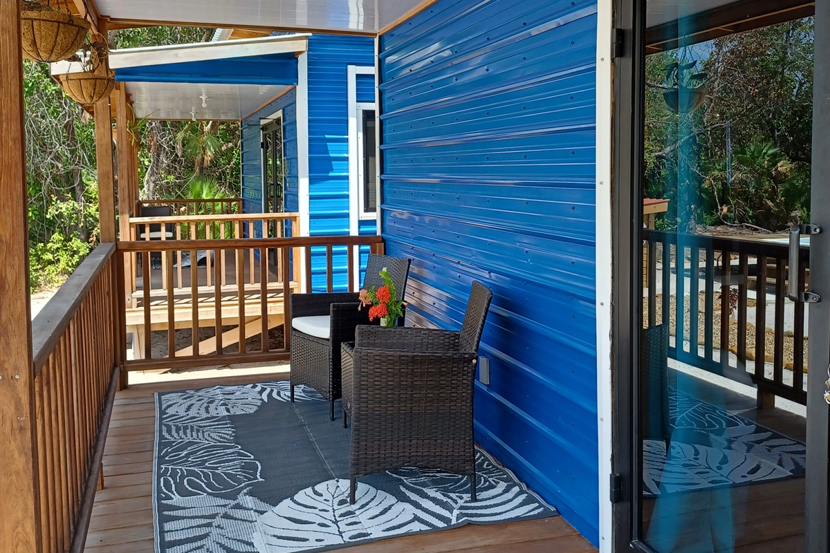 Starfish porch sitting area