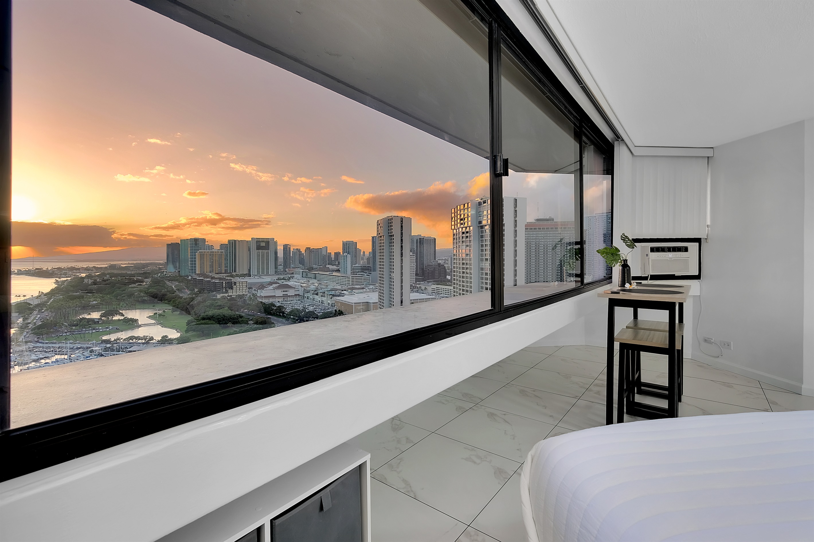 Bask in the glow of a Waikīkī sunset from the comfort of your private suite. With sweeping views of the city skyline, marina, and ocean, this tranquil space captures the magic of island evenings — the perfect way to end your day in paradise.