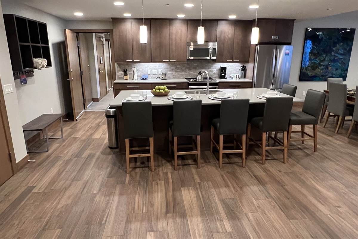 Extra seating at Kitchen Counter