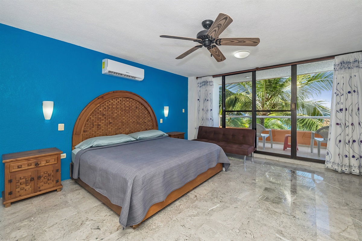Bedroom 2, King Bed, Shared Bath, Balcony with Ocean Views