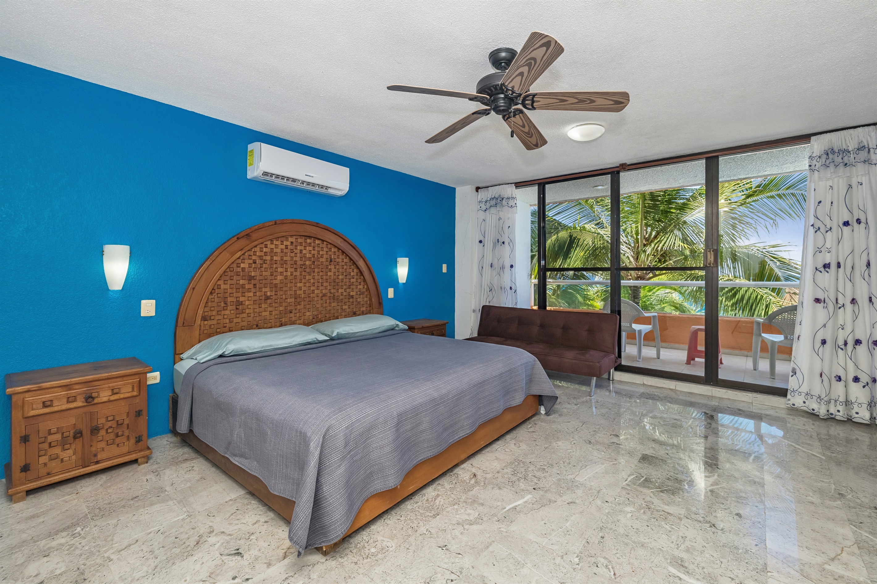 Bedroom 2, King Bed, Shared Bath, Balcony with Ocean Views