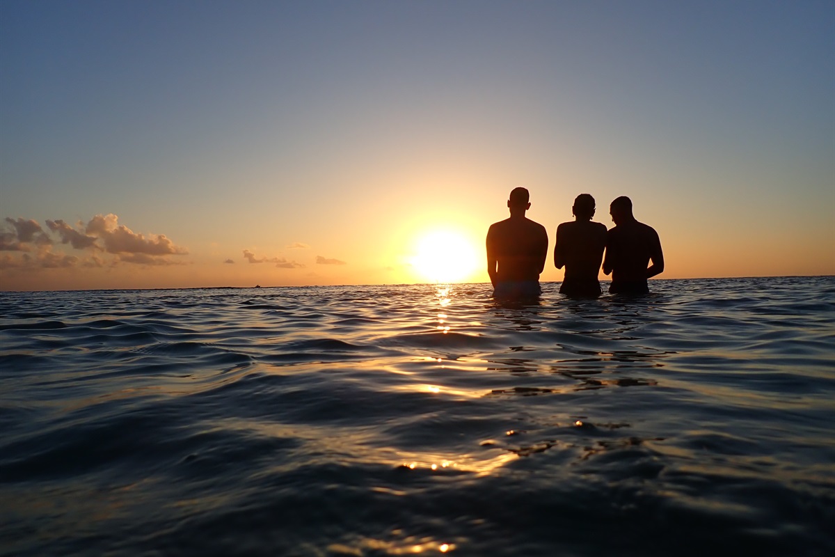 Beachfront Bliss: Sunset swims and unforgettable moments with stunning ocean views await you!