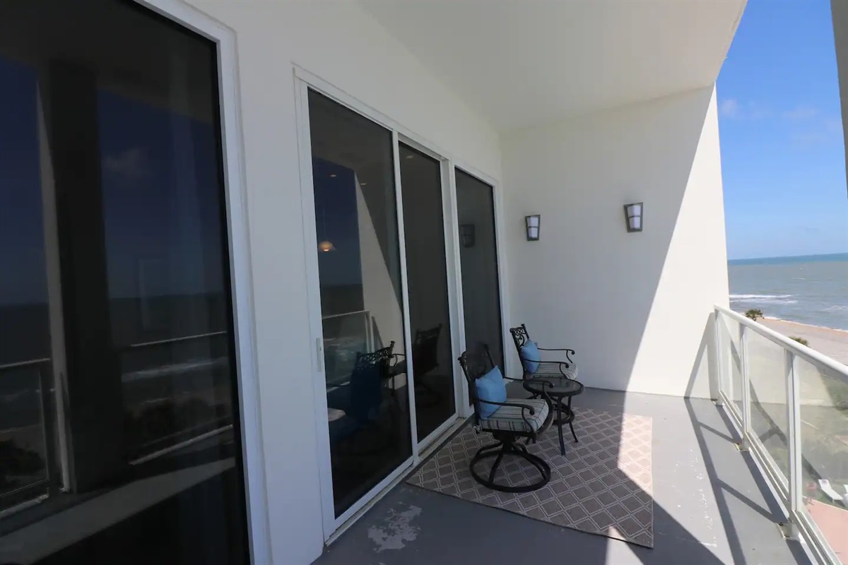 Extra seating area on over-sized balcony