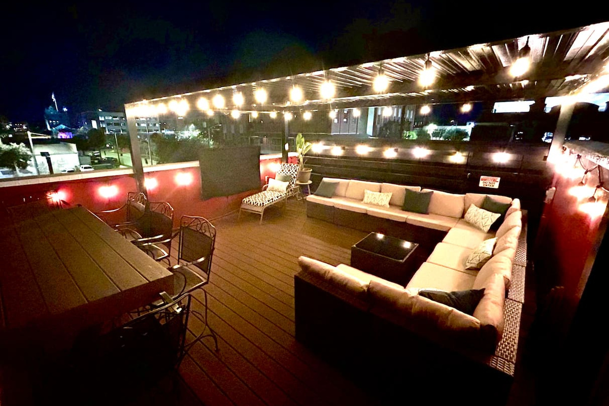 Enjoy movies or sports under the stars on your private rooftop cabana. Watch all the games on 65 inch 4K TV with NFL Sunday Ticket, YoutubeTV, Prime and HBO Max. 