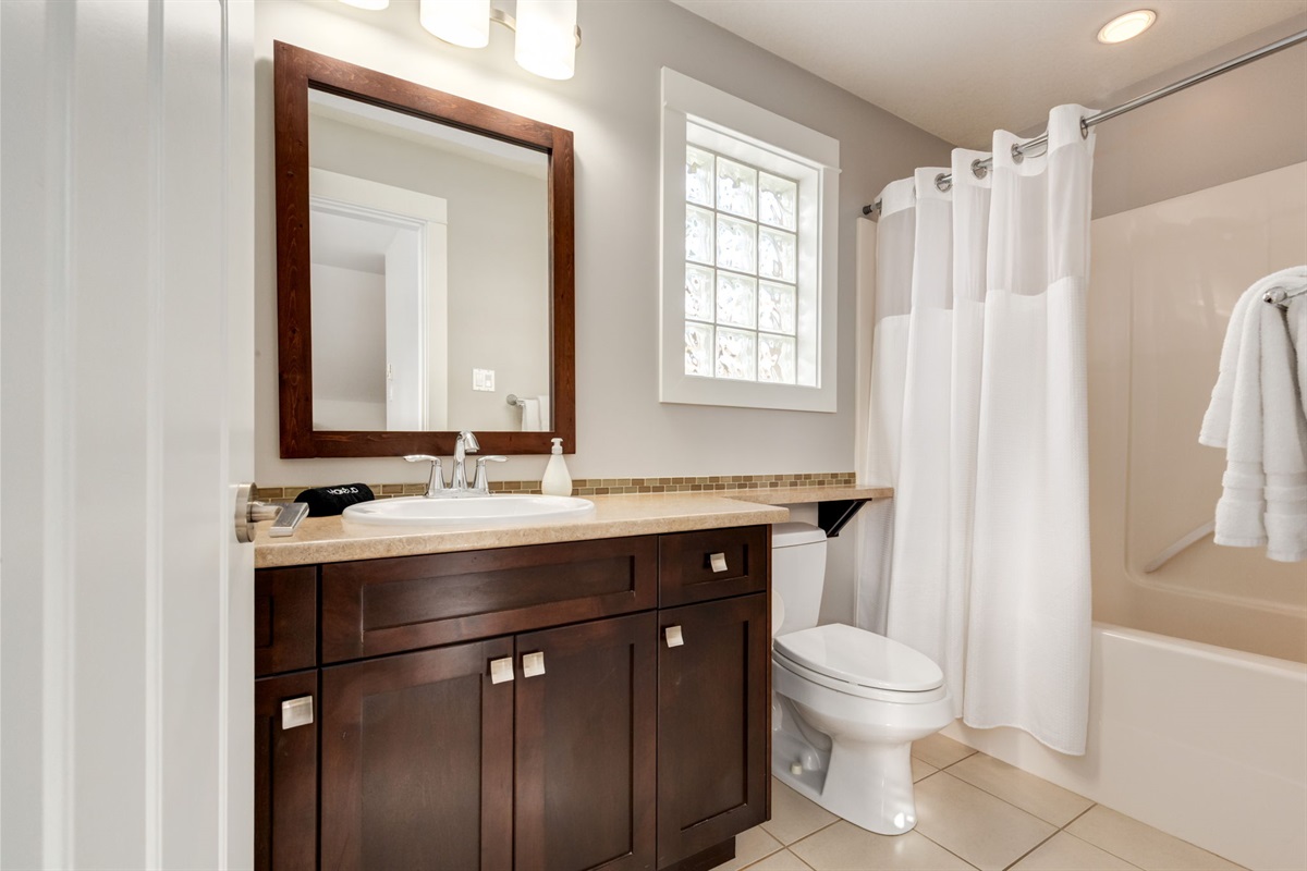 Private ensuite with tub