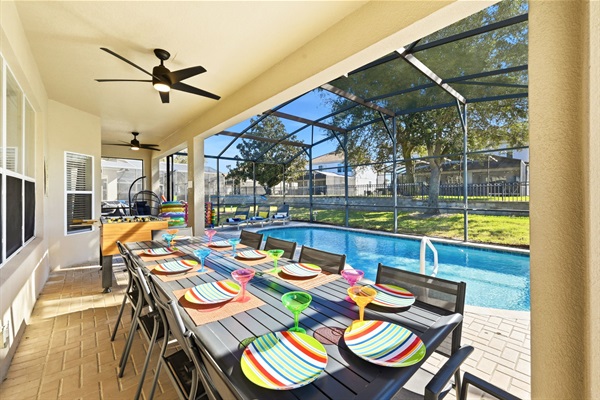 Eat dinner out by the pool