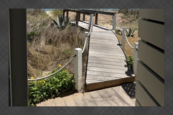 Private Walk Way to the Beach!