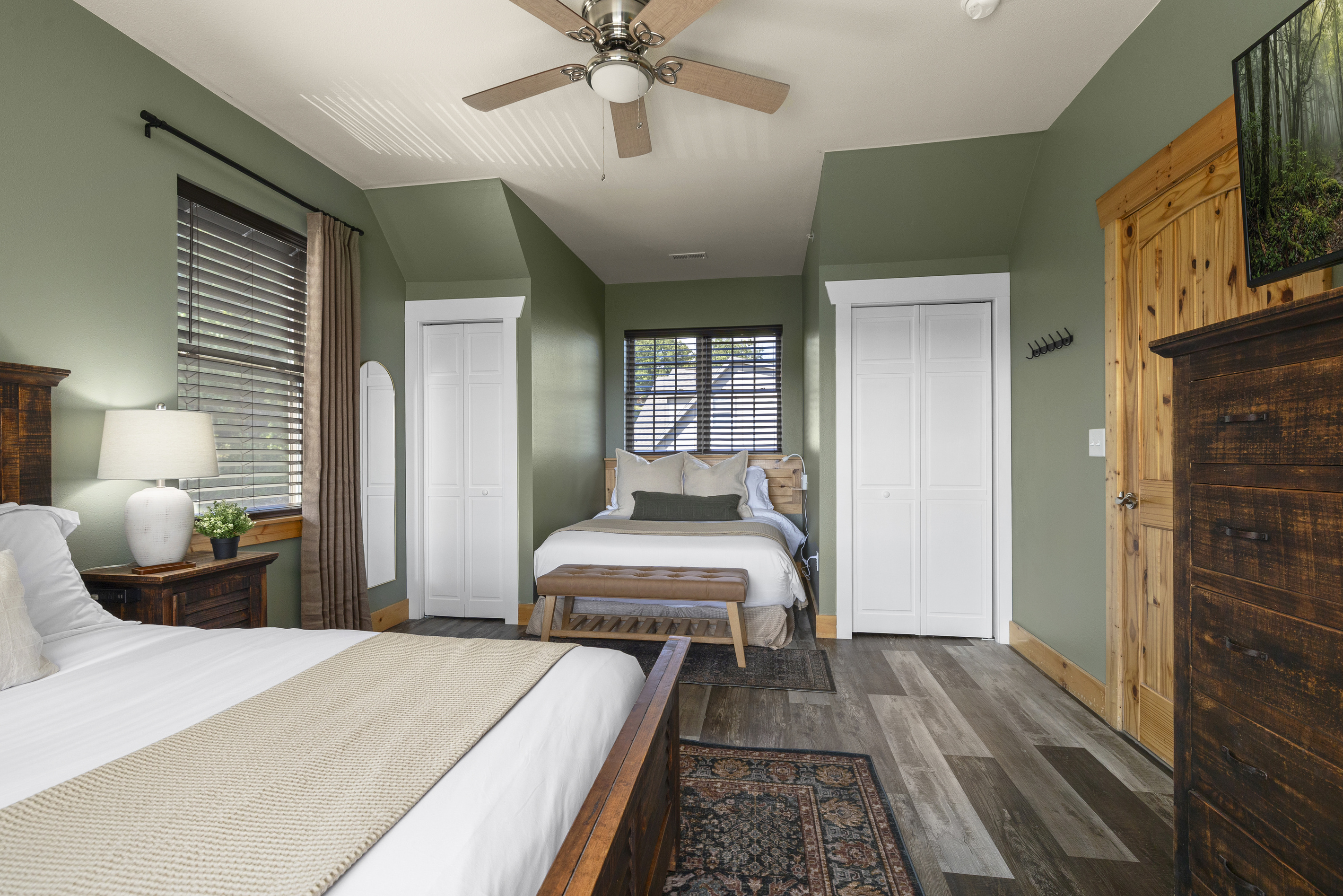 Overlook Bedroom/upstairs
