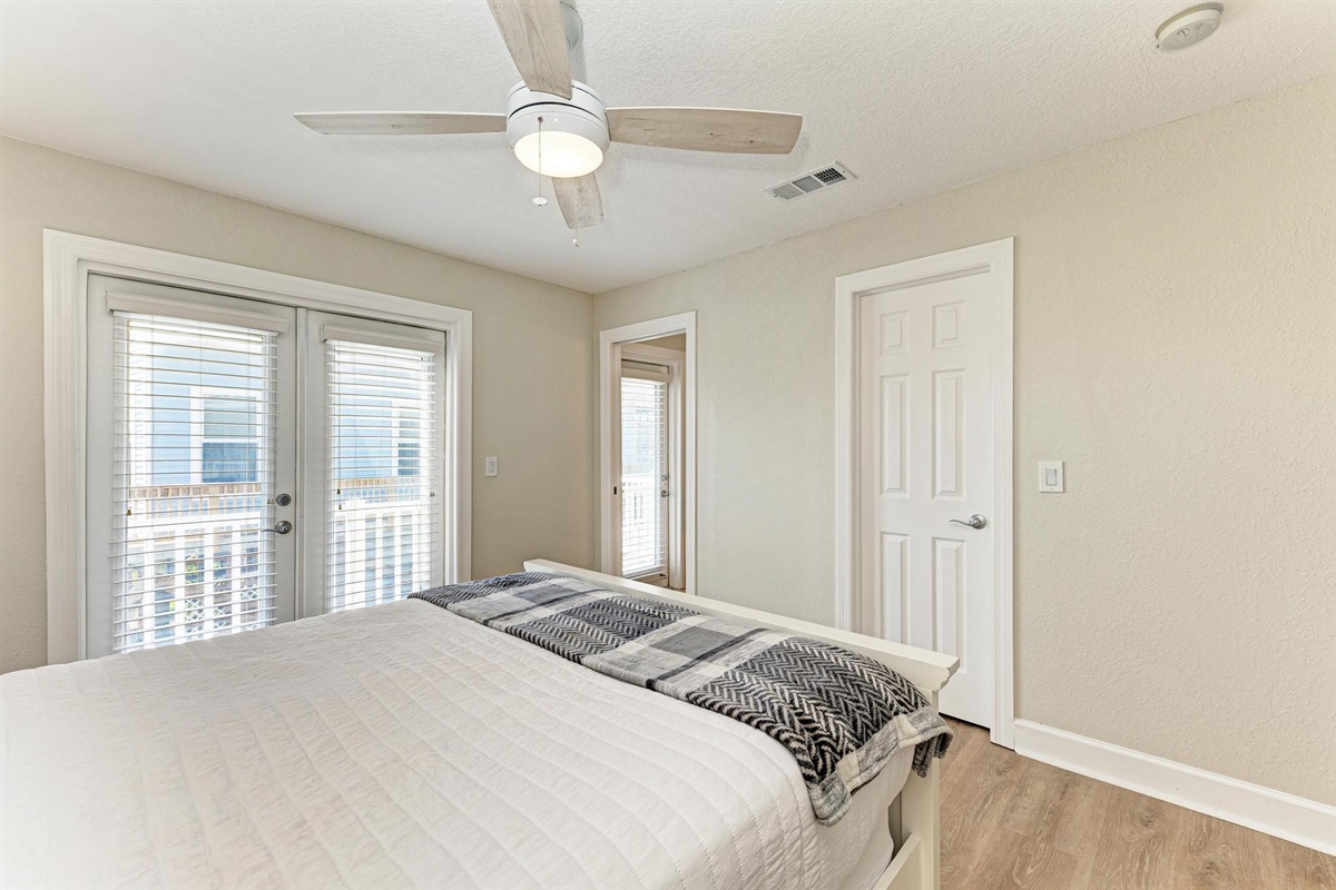 Bedroom (1 Queen Bed) Ensuite Bathroom + Full Closet