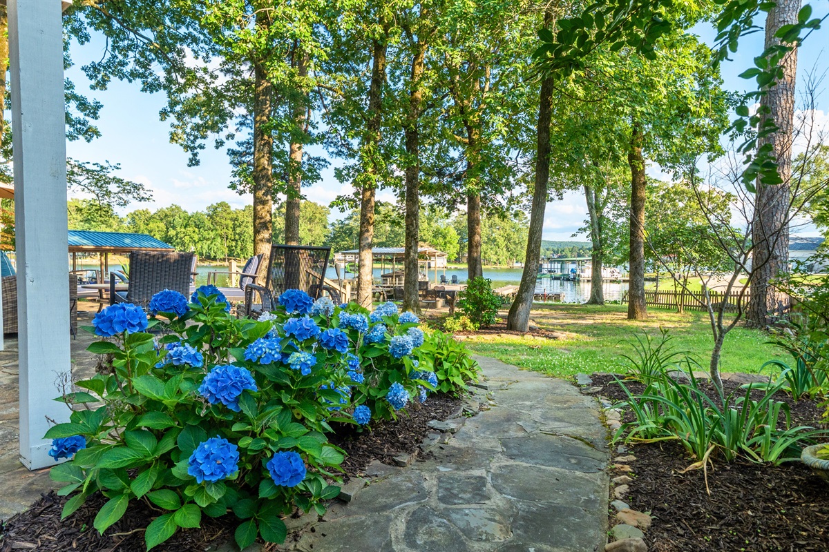 Hydrangeas in full bloom and a stone path that leads you straight to lake views—Canary’s Nest is full of little surprises around every corner.