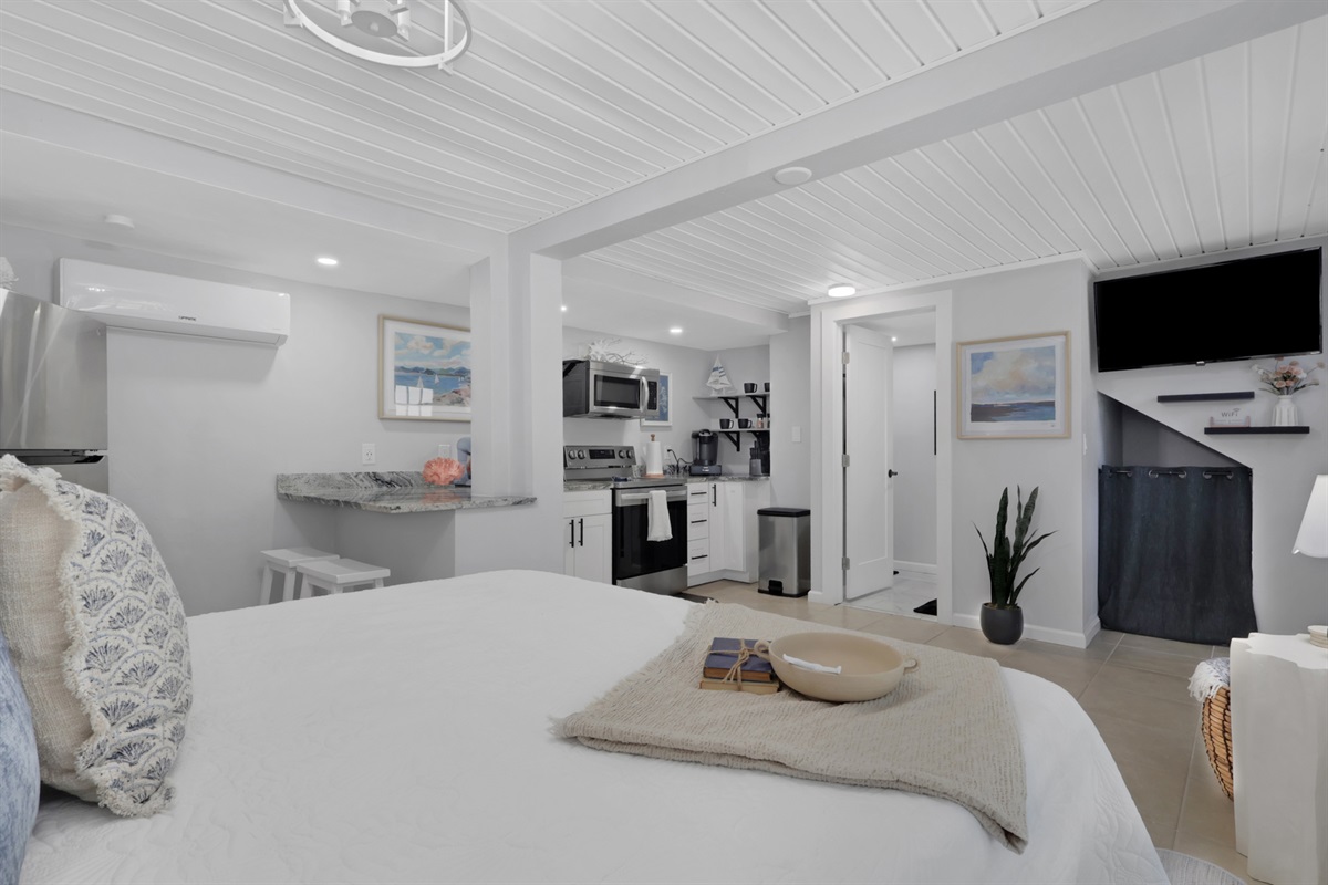 Downstairs Studio King Bed