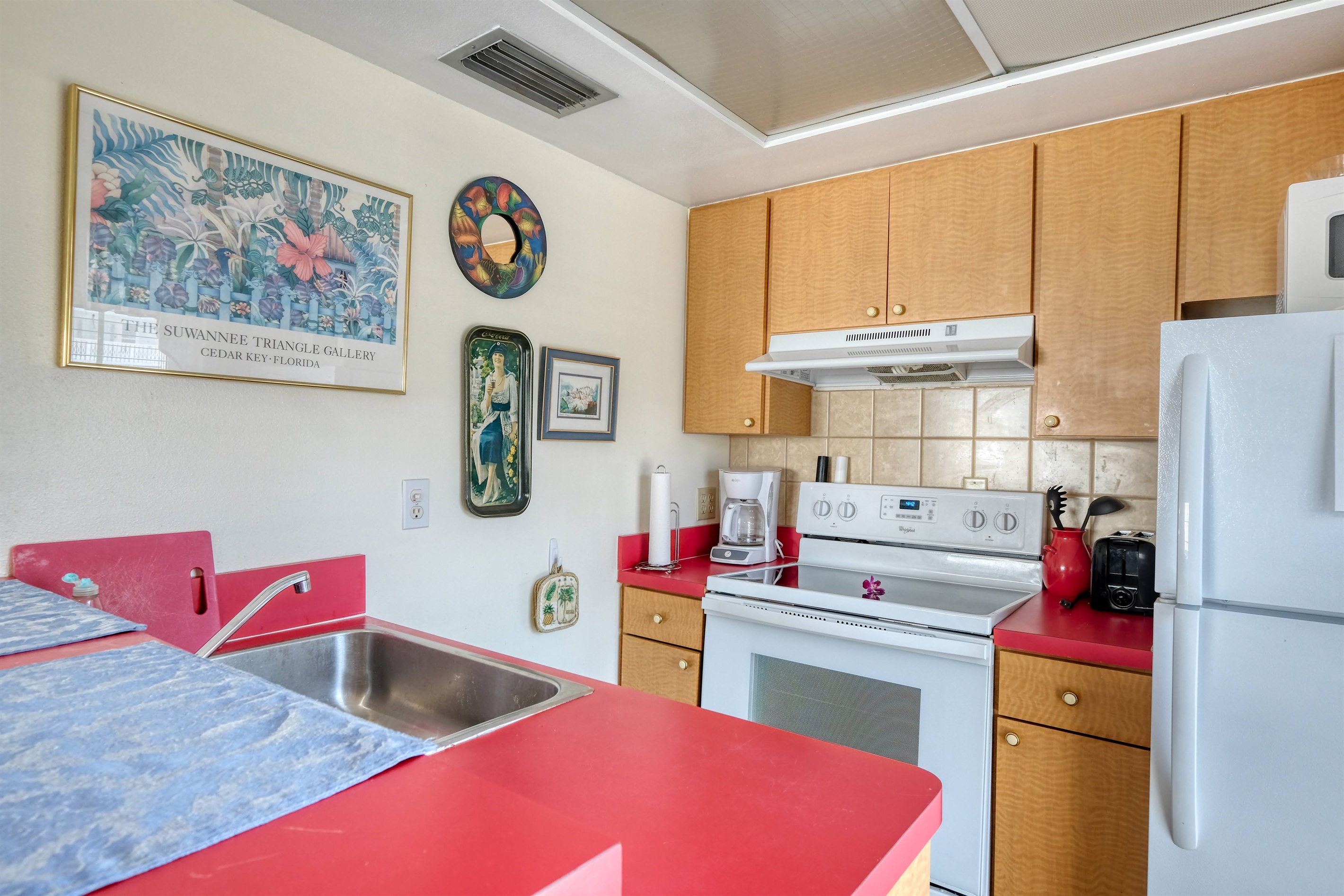 Kitchen has all the necessities