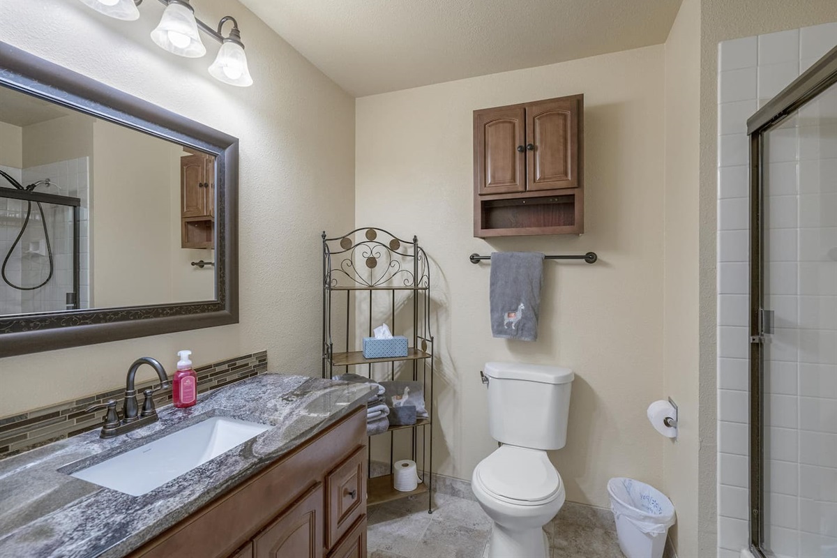 Plenty of space/storage - bathroom vanity