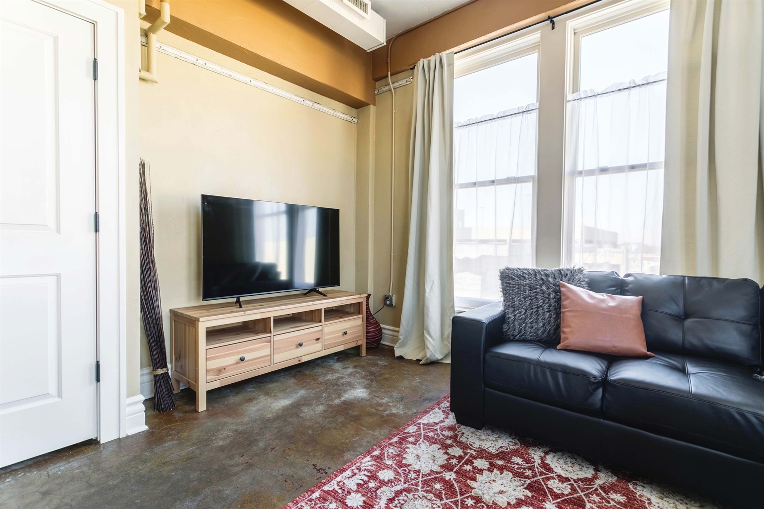 Big Screen TV with Streaming Channels