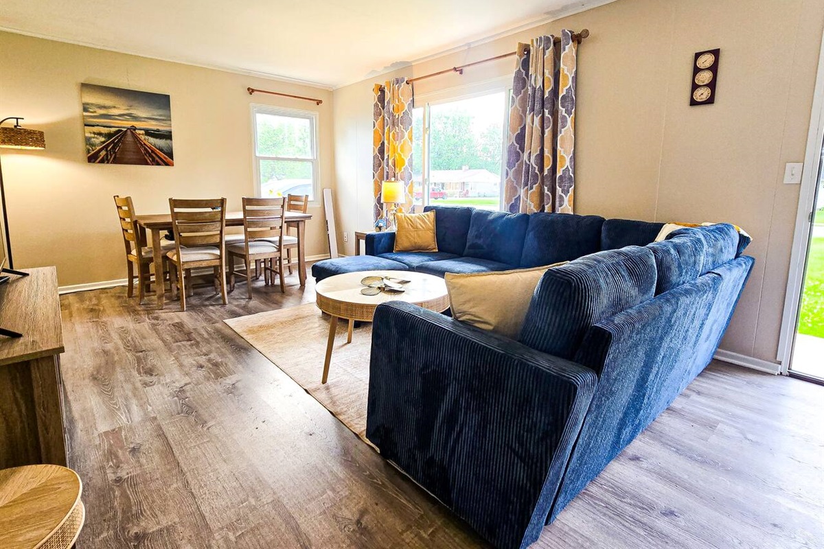 Living room/dining combo for more