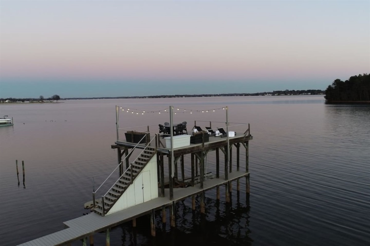 Amazing views of the sunset from second floor of dock