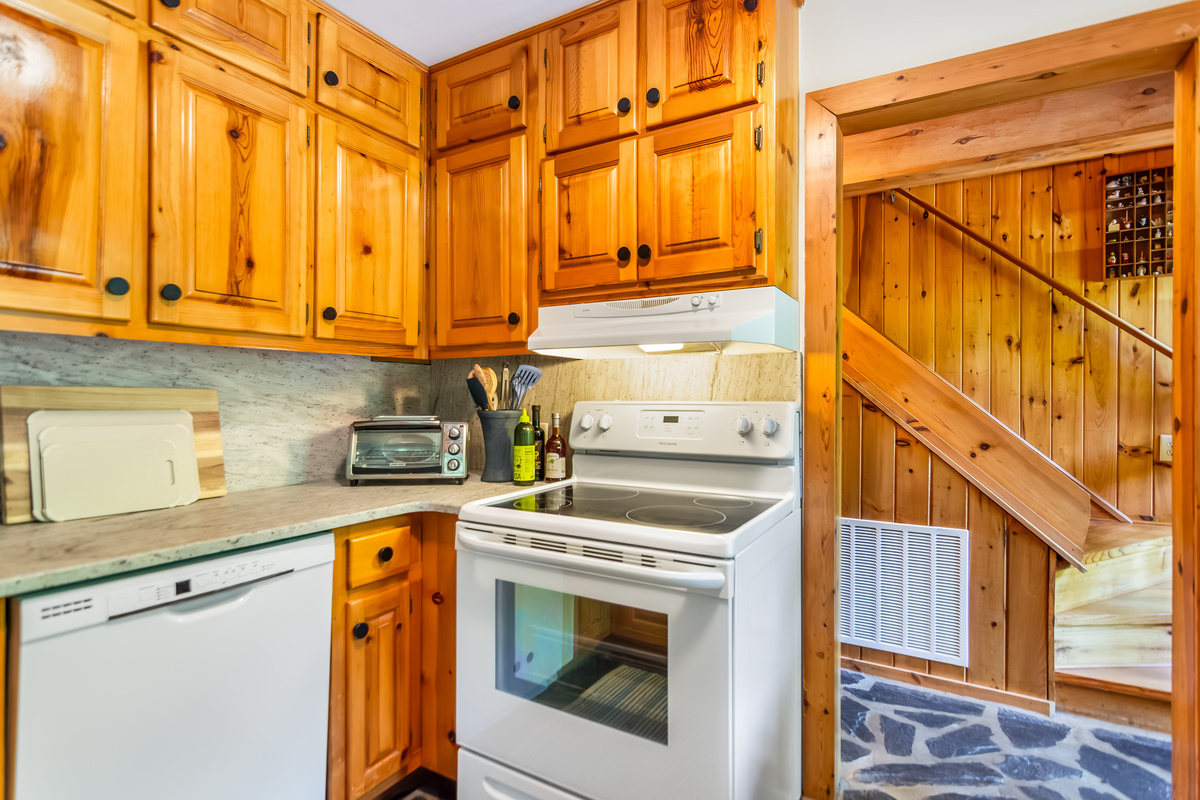 Full stocked kitchen 