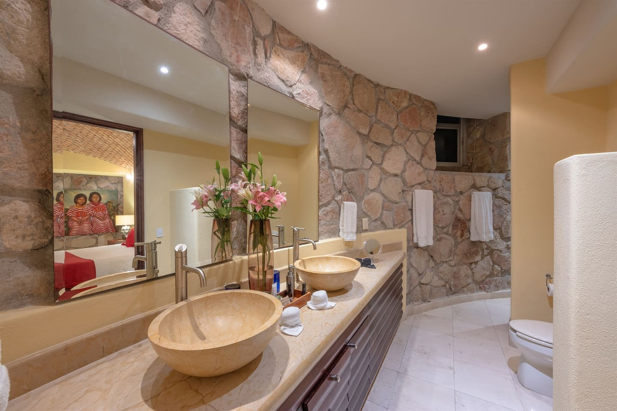 Bath - Suite 5