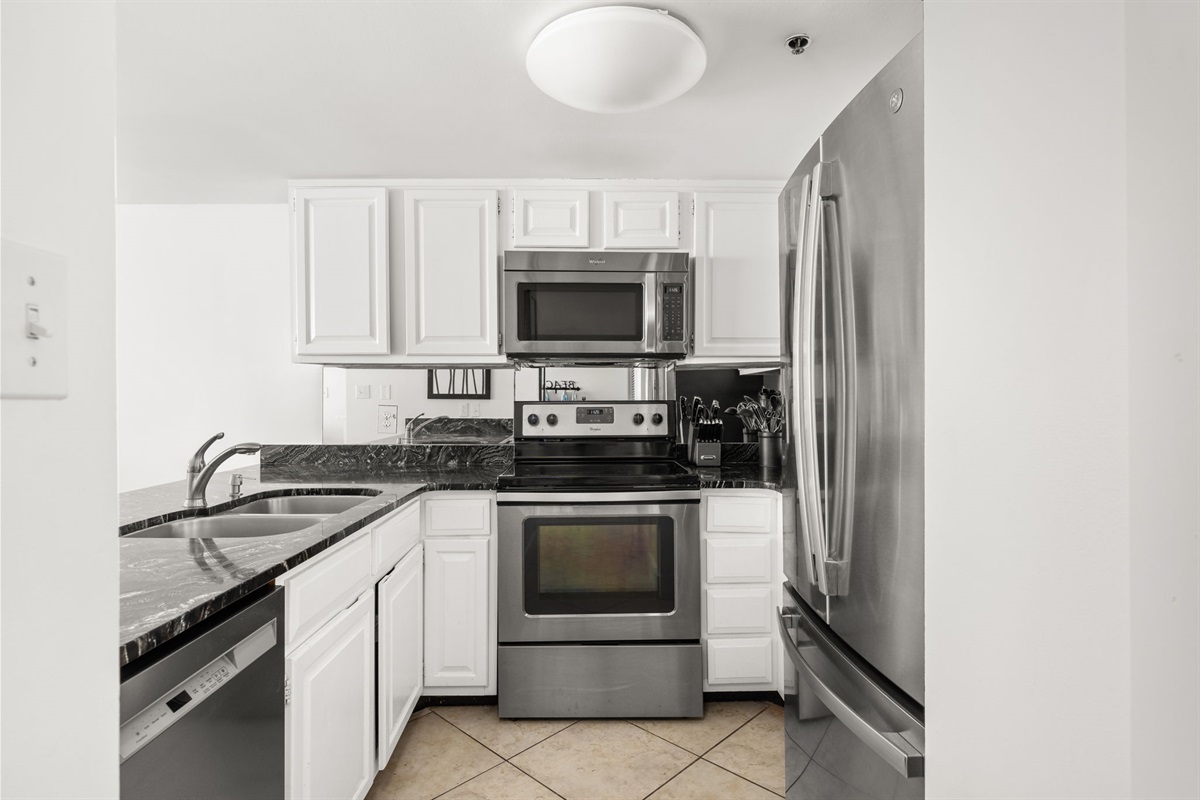 There is a A full, thoughtfully equipped kitchen perfect for everything from quick breakfasts to relaxed dinners at home. We even provide the spices.