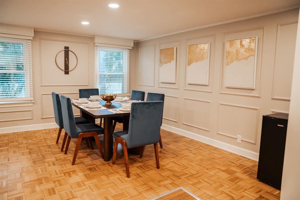 Upstairs dining area seating for 6 people