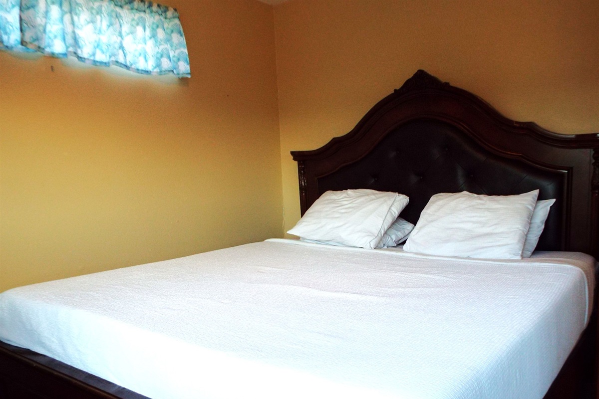 King bed in bed 1, side A