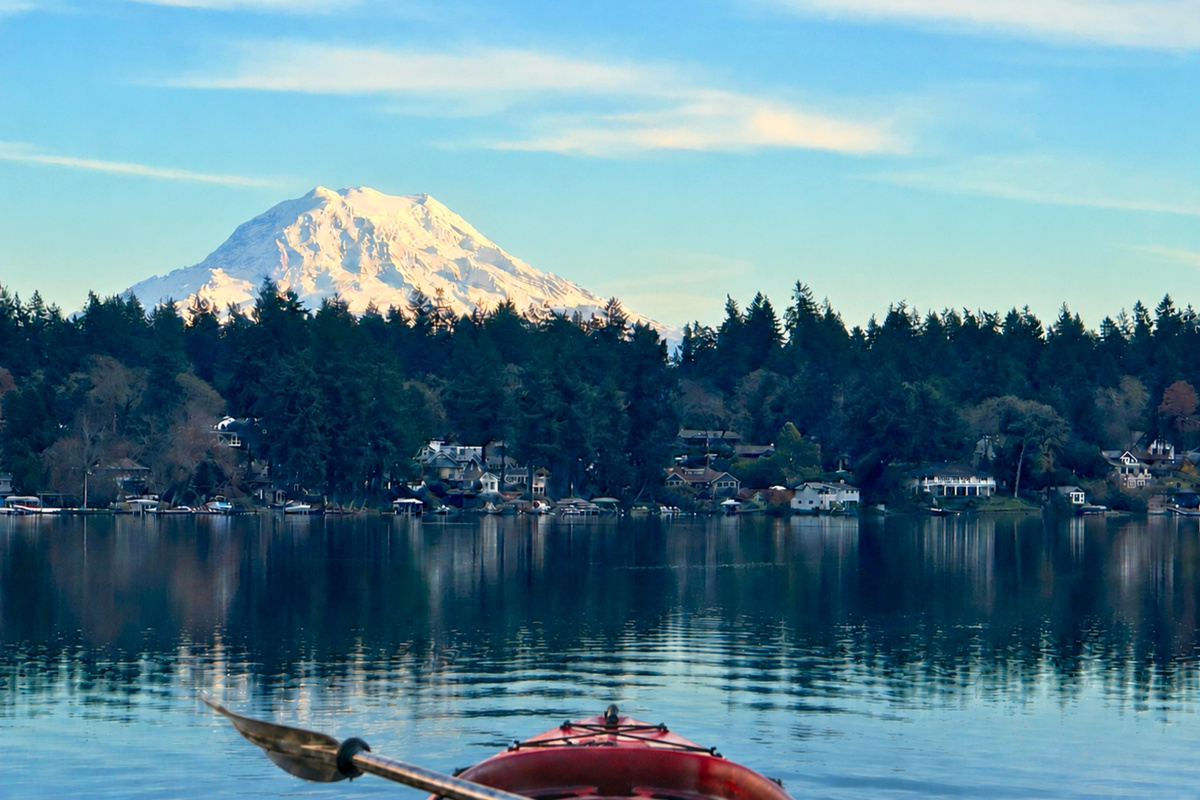 On clear days, paddle across glassy Lake Steilacoom (south end) with majestic Mount Rainier rising beyond the shoreline—complimentary kayaks and paddleboards make it easy to explore.