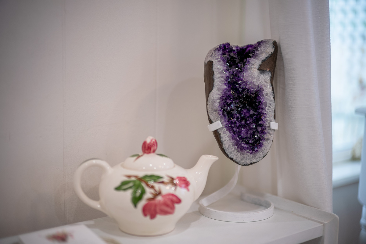 The home is decorated with many crystals that can be purchased if desired. Contact the host if you are interested. 