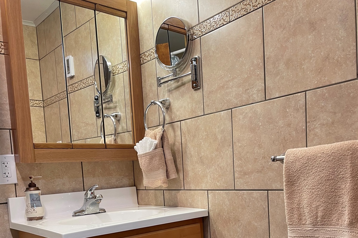 Fully tiled bath with floor heat